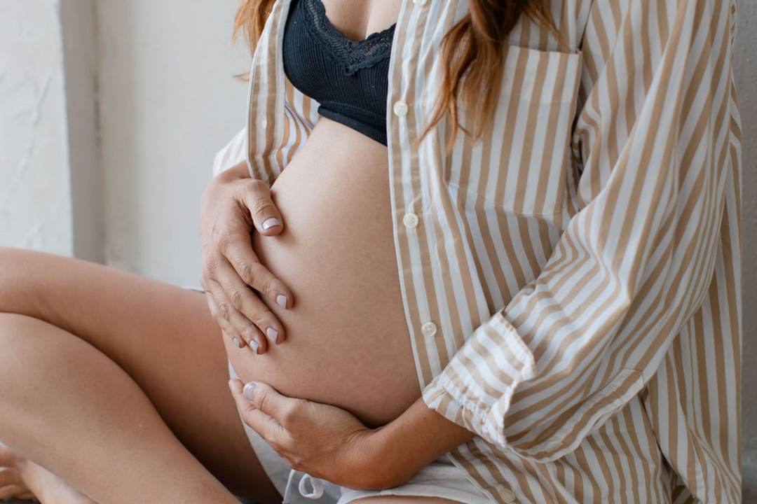 mom pregnant belly